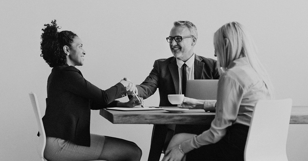 équipe de recruteur avec candidate